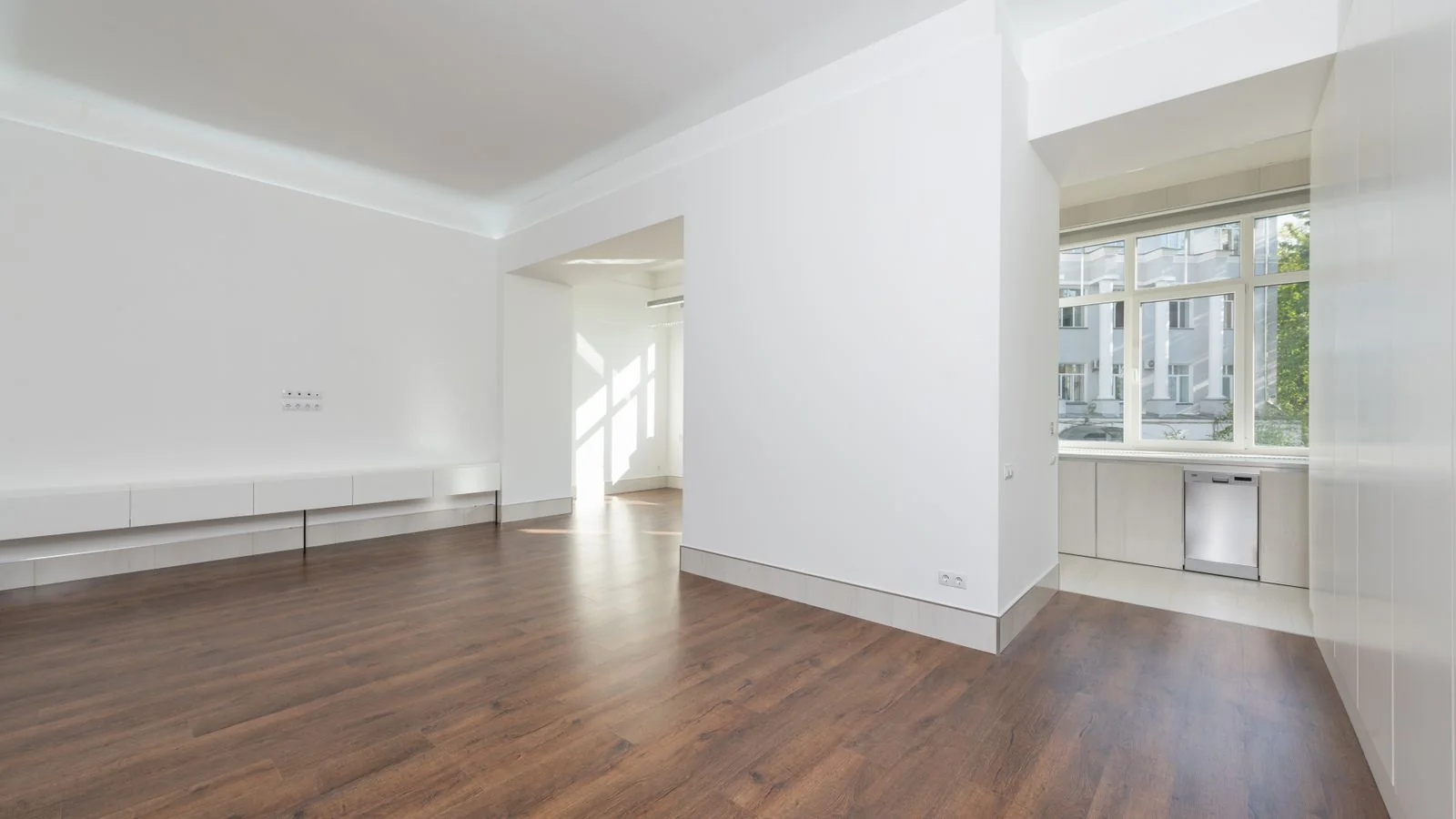 AEO for Flooring Companies: The 7-Step Playbook