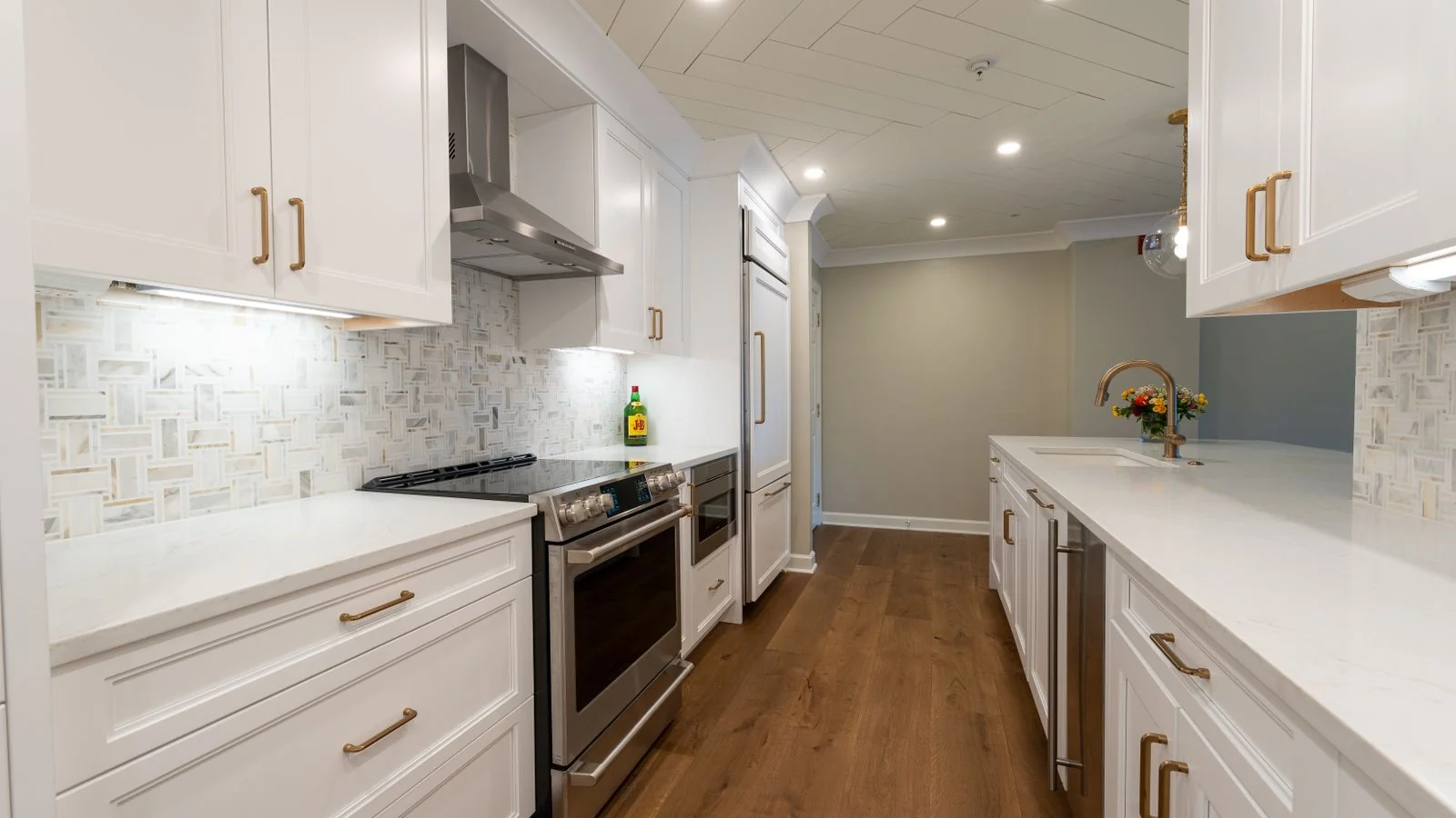 AEO for Kitchen Remodelers (Win the AI Answer in 7 Moves)