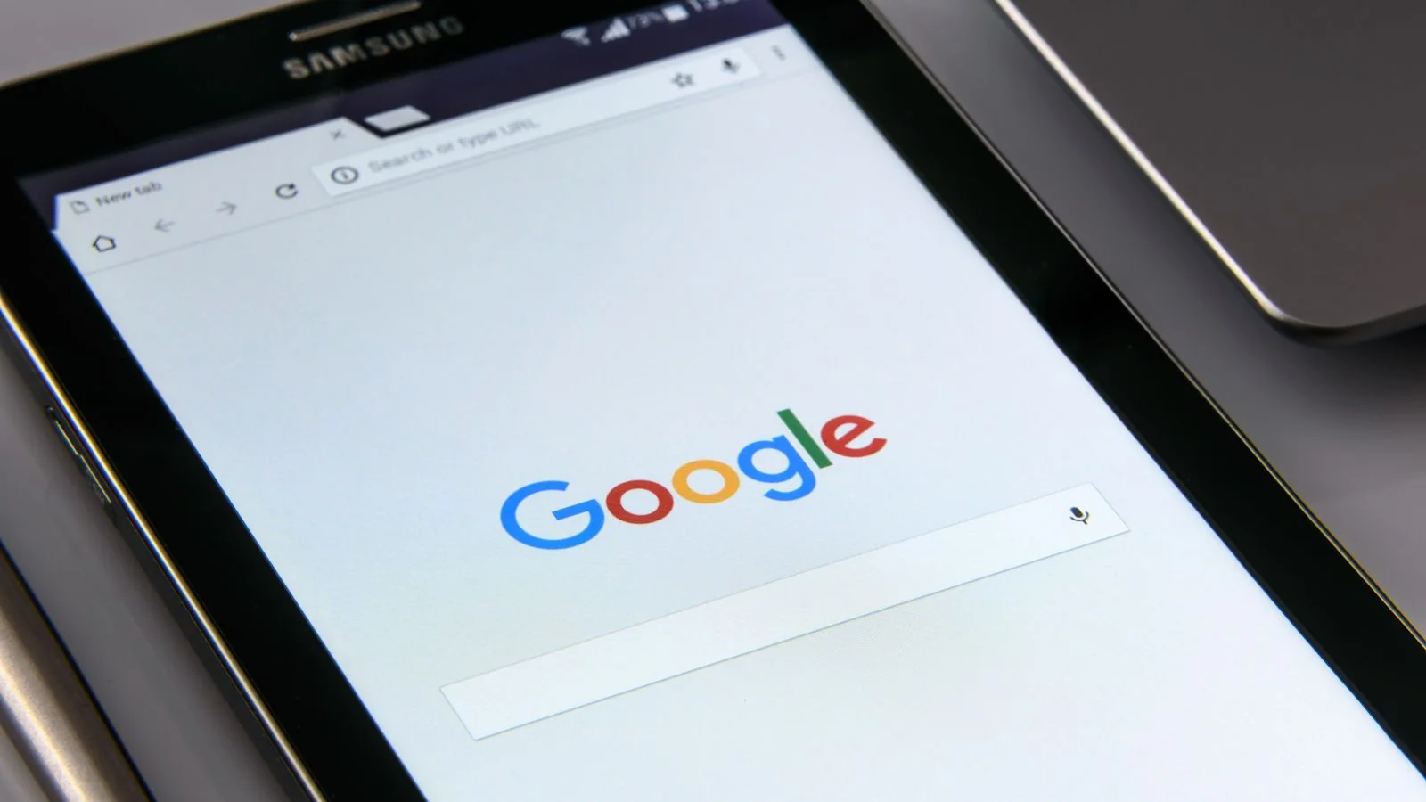 AI Mode vs AI Overviews: 4 Ways They Split Your Traffic