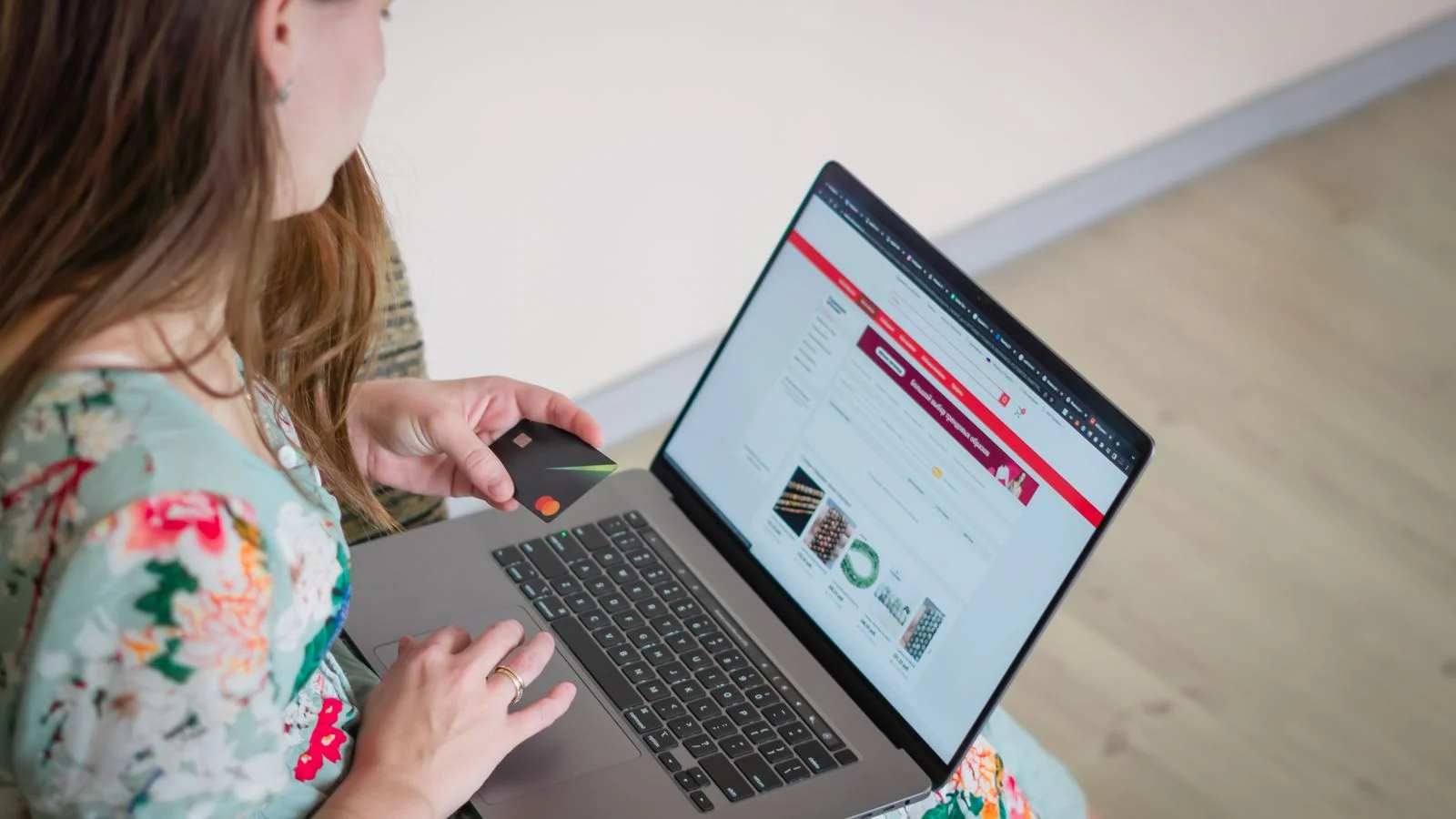 Shopping online with a laptop and card to hand, the decision these figures describe