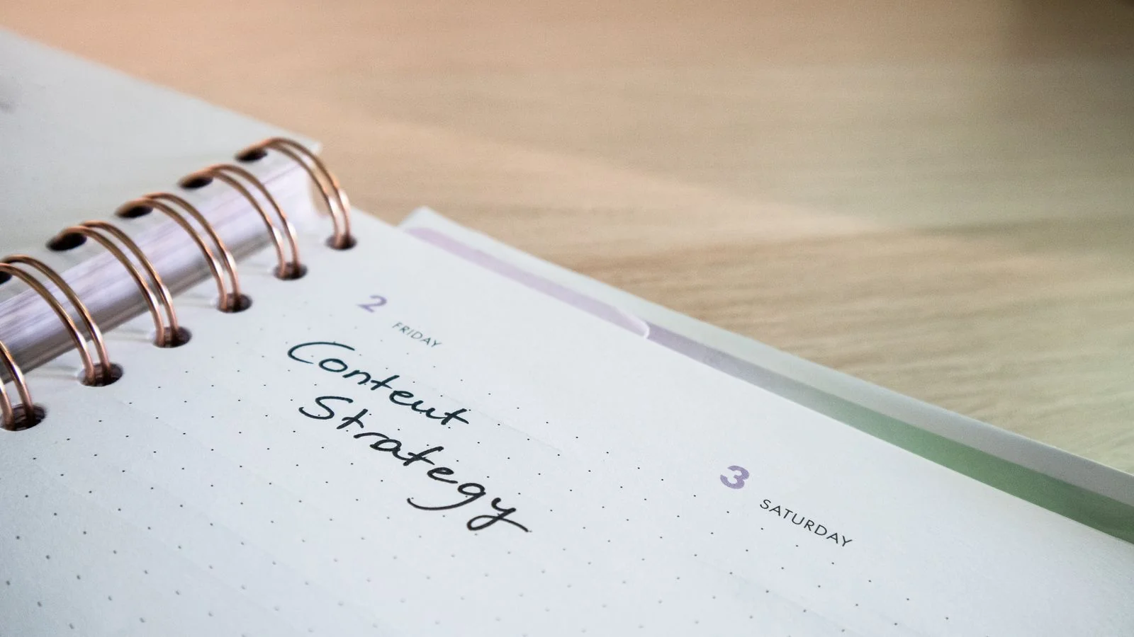 Content Marketing vs Advertising: 5 Ways to Choose