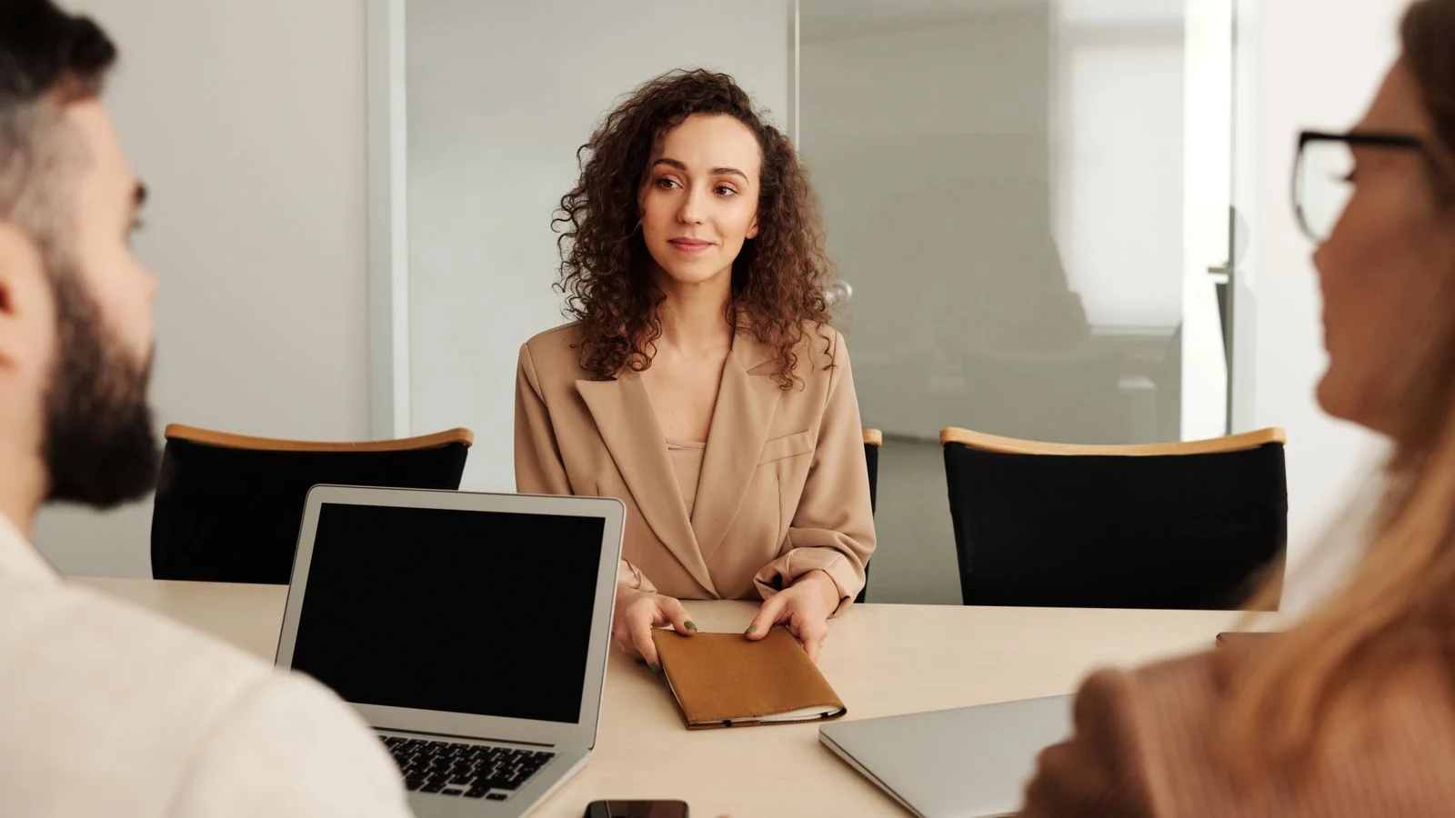 Employer Branding Guide for 2026 (8 Plays That Hire)