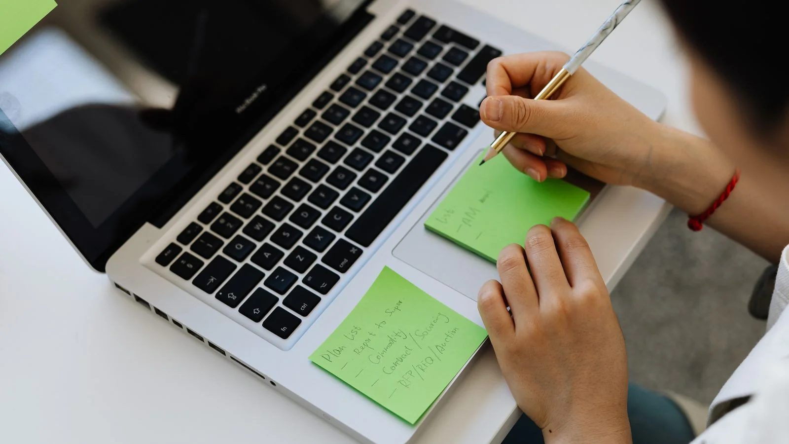 Ghostwriting Statistics (2026): Rates, AI and Disclosure