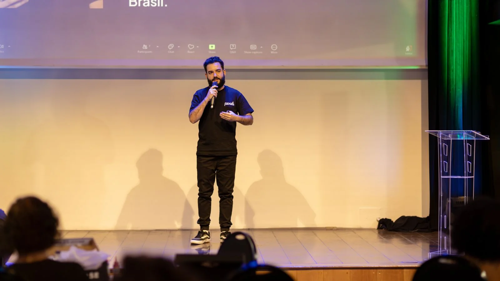 How to Build Authority in Your Niche (7 Moves)