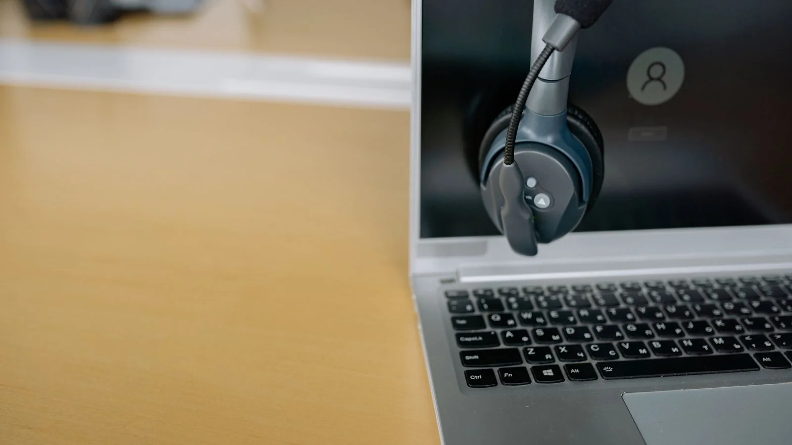 How to Host a Webinar in 2026 (7-Step Setup Guide)