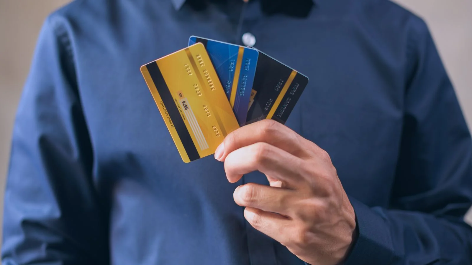 How to Get Featured in Forbes Advisor (4 Source Rules)