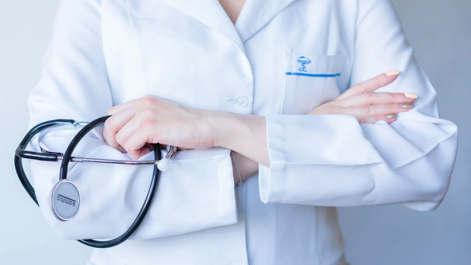 Doctor in a white coat with a stethoscope, representing the medical review Health.com applies to claims
