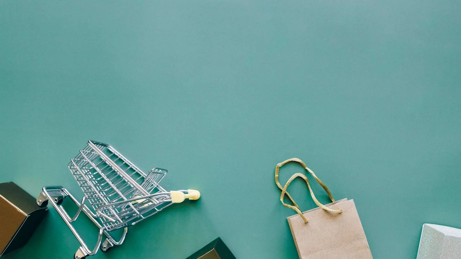 Shopping cart and paper shopping bag on a blue background, the commerce side of a newsletter recommendation