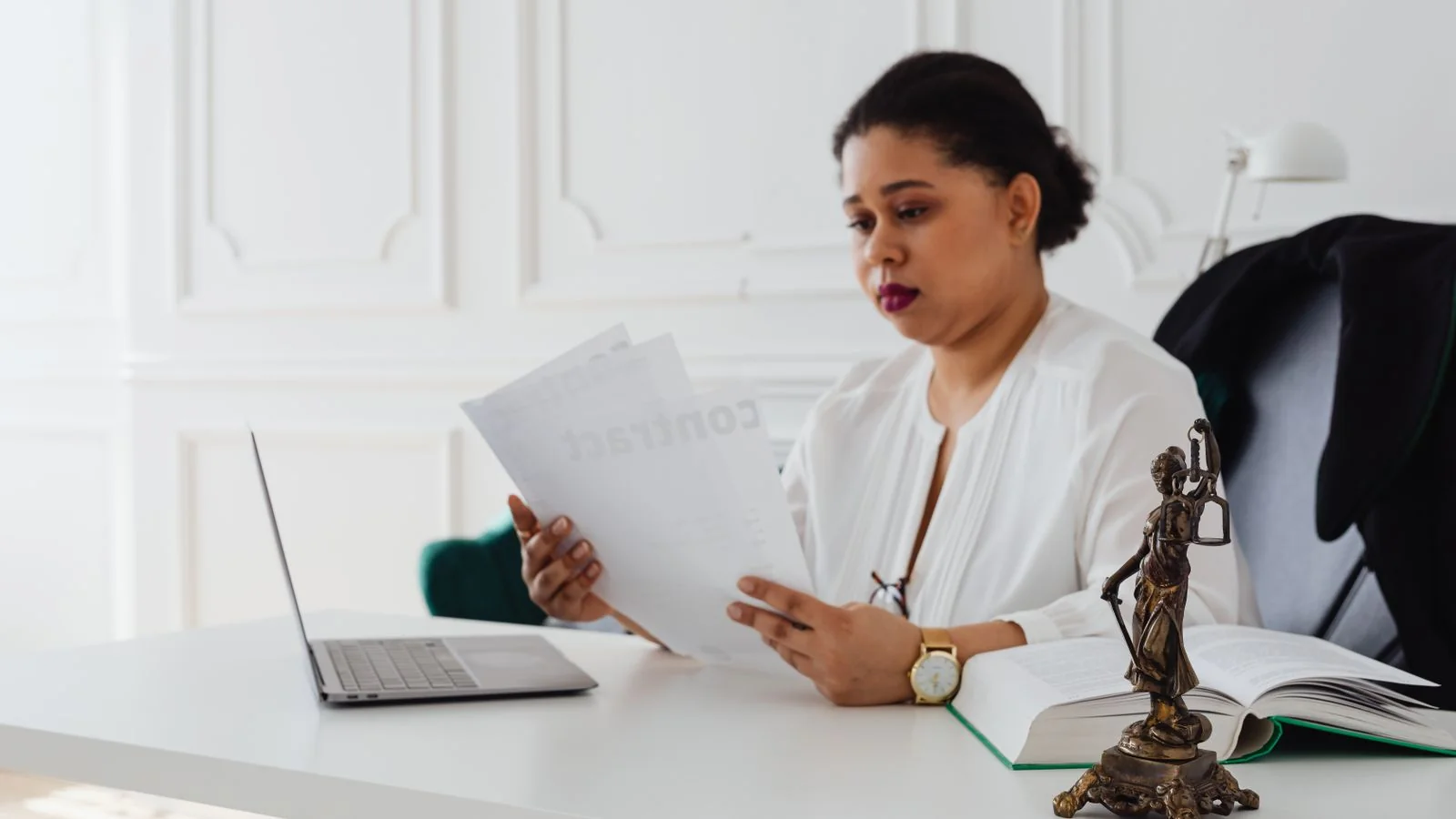 How to Get Featured on Above the Law (for Lawyers)
