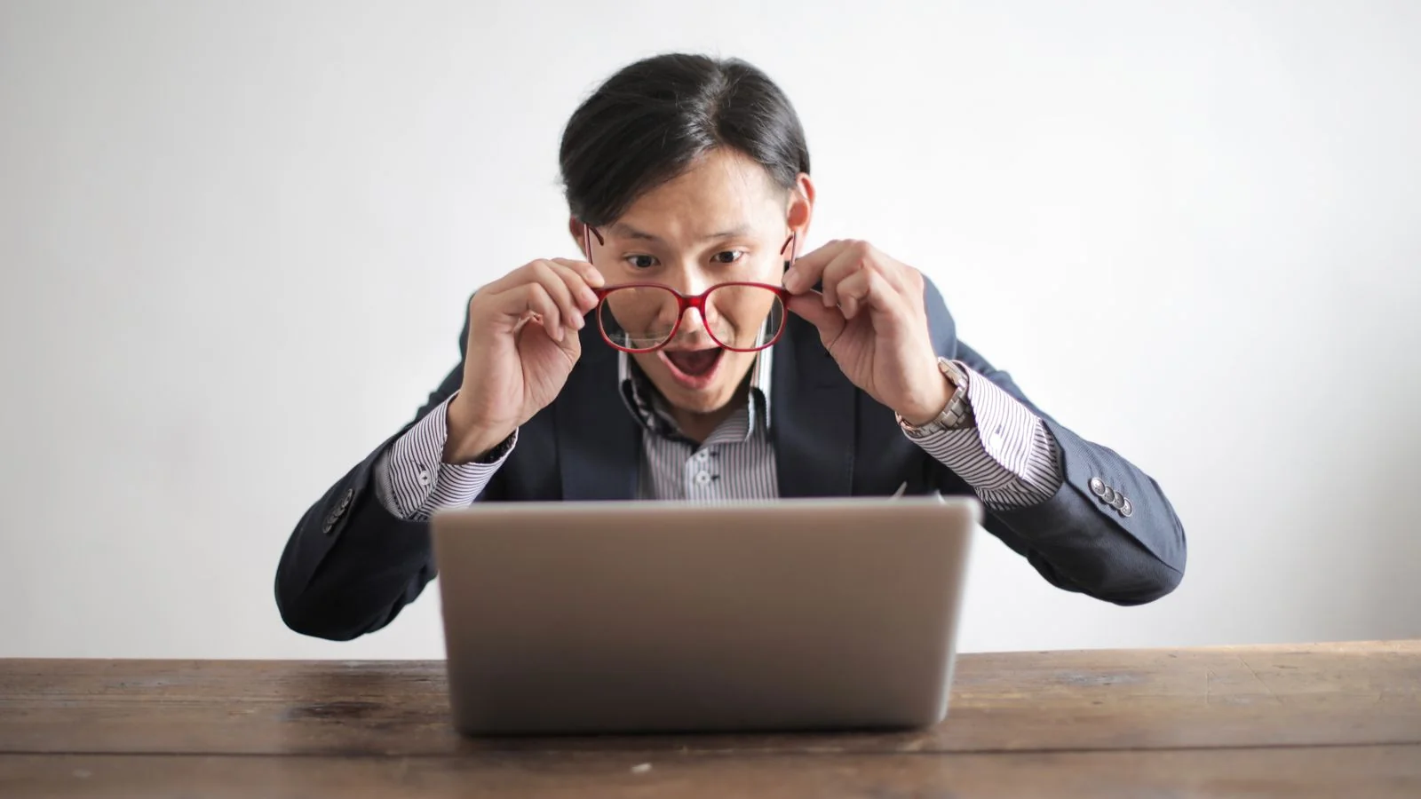 How to Get Featured on Deadline (Pitch the Deal, Not You)