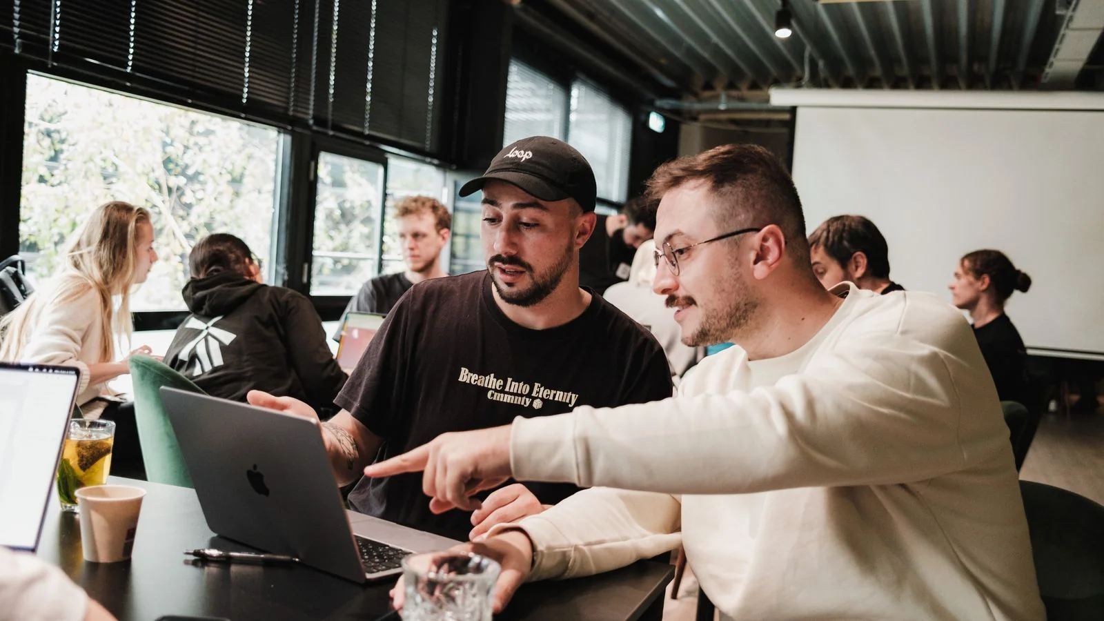 How to Get Featured on Product Hunt (8 Launch Rules)