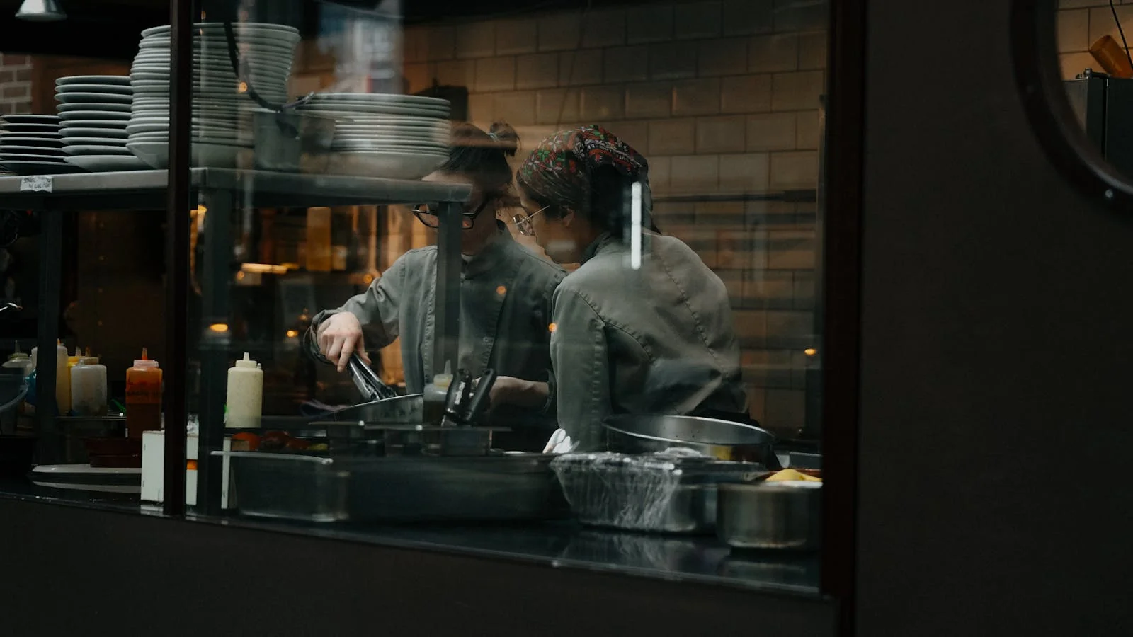 How to Get Restaurant Press Coverage (7 Hooks That Land)