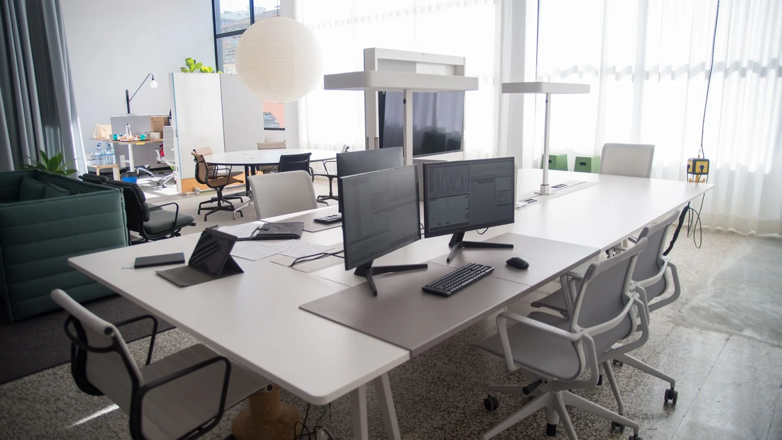 An open plan office with rows of empty desks, the newsroom you are pitching into