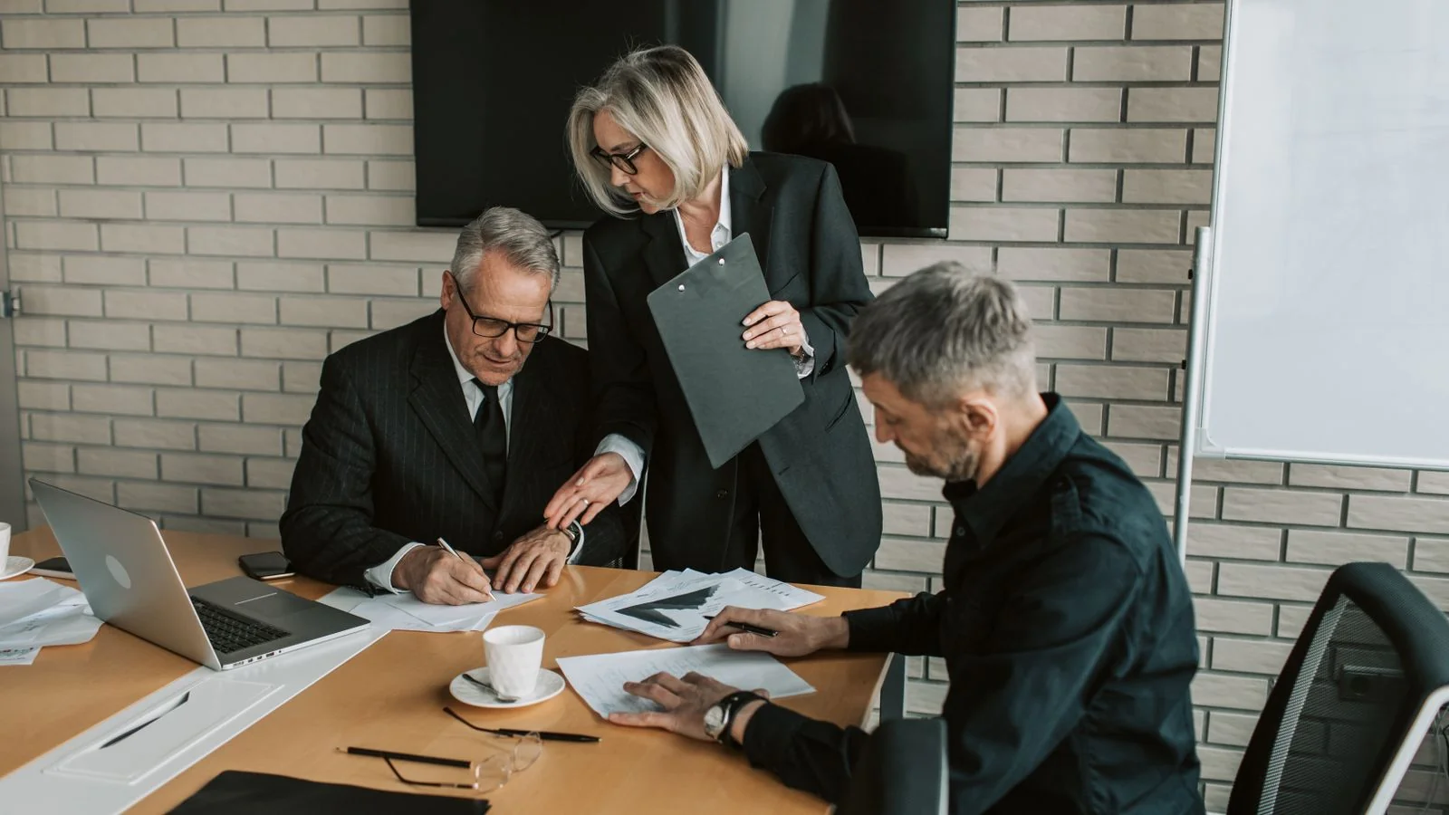 How to Get Press for Executive Coaches (5 Routes In)