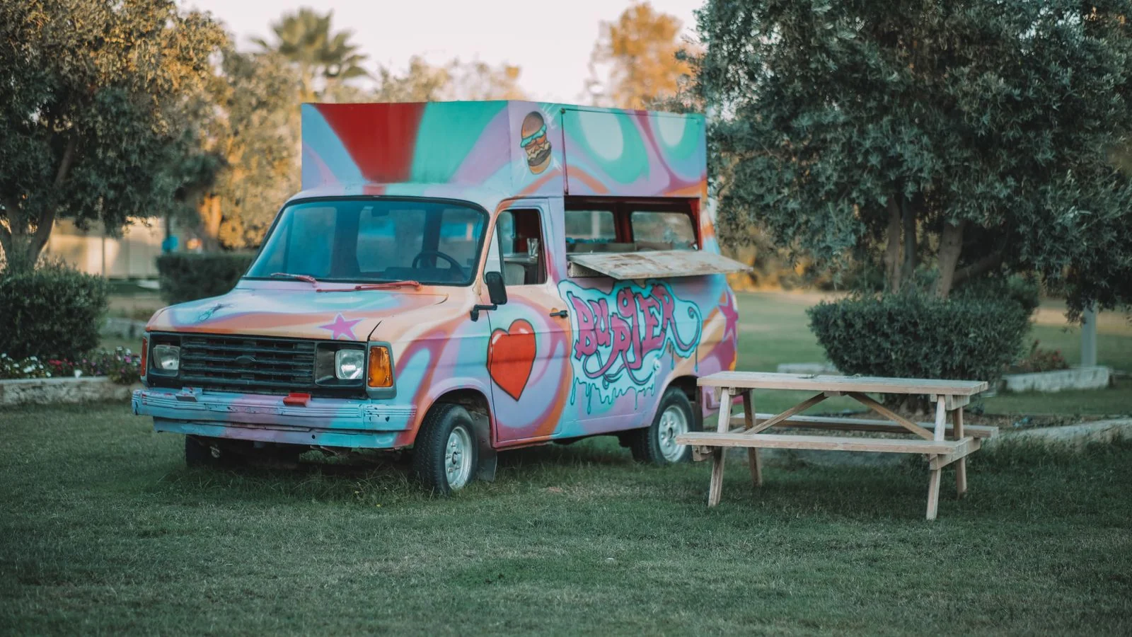 How to Get Press for Food Trucks (9 Pitches That Work)