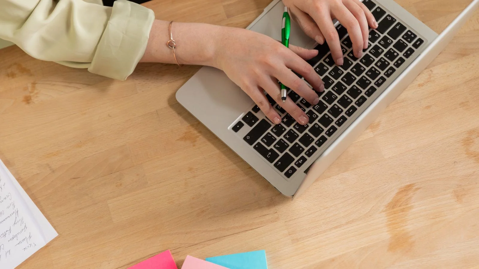 How to Get Press for Newsletter Writers (7 Angles)