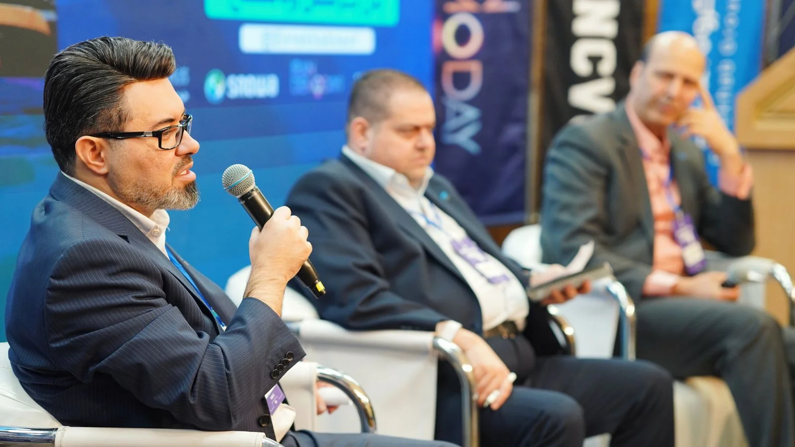How to Moderate a Panel Discussion (7 Moves That Save It)