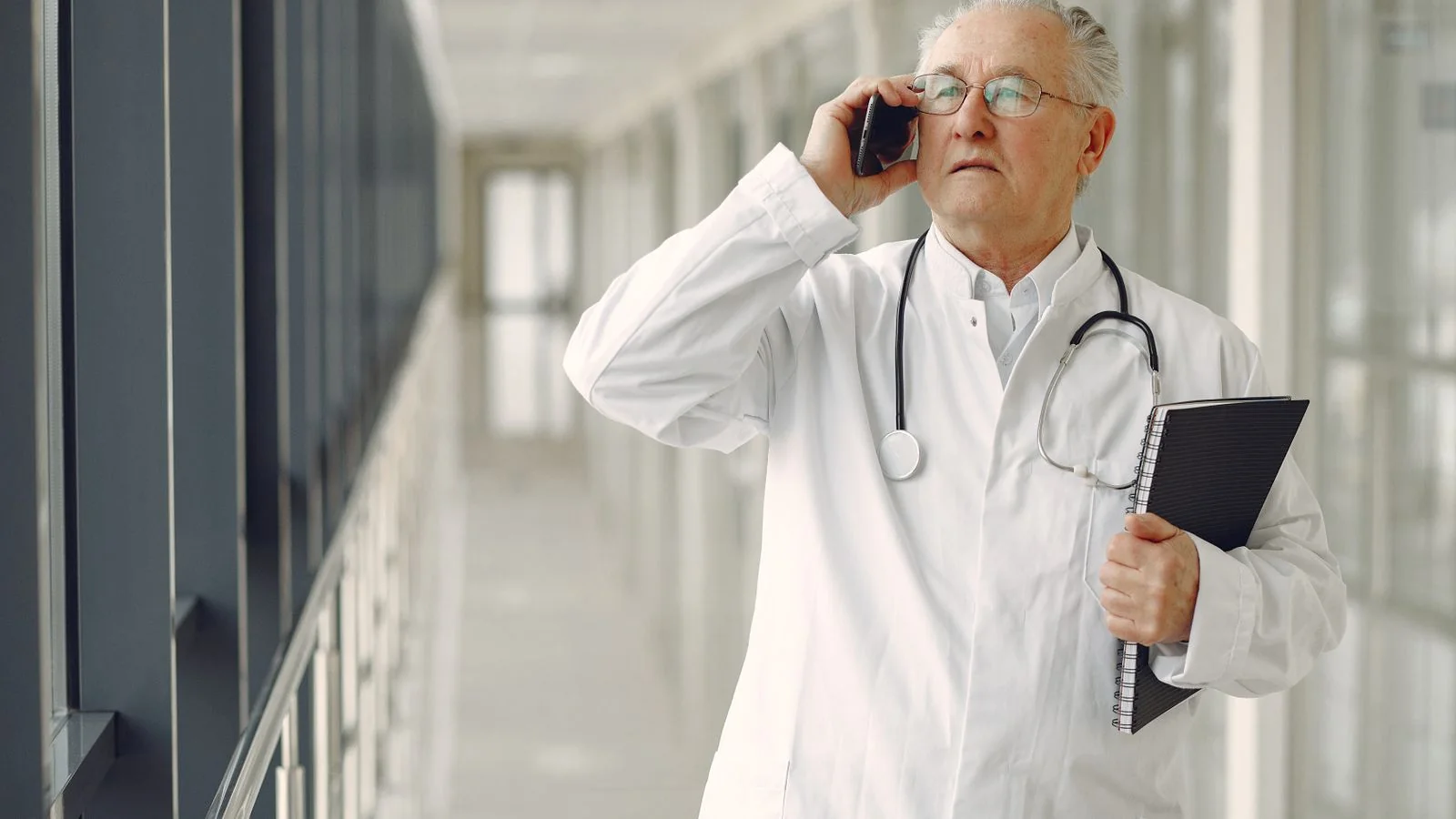 How to Pitch Health Reporters (6 Pitches That Land)