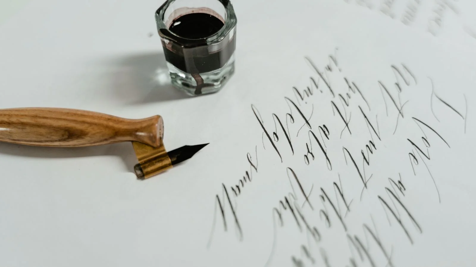 How to Write a Byline Article (4-Part Argument Spine)