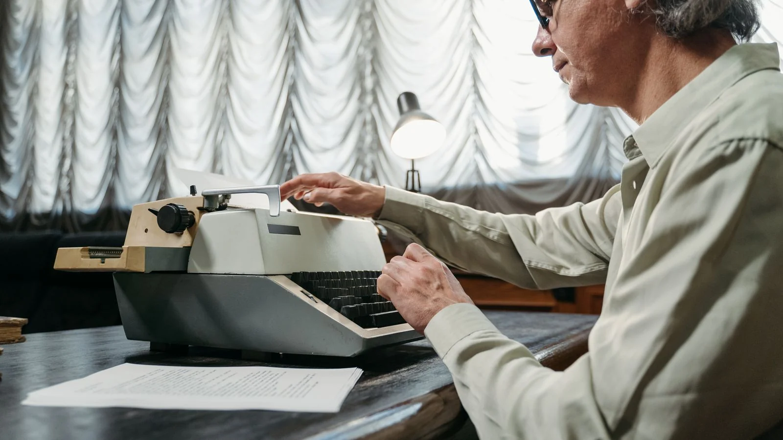 How to Write for The Guardian (5 Pitches Editors Open)