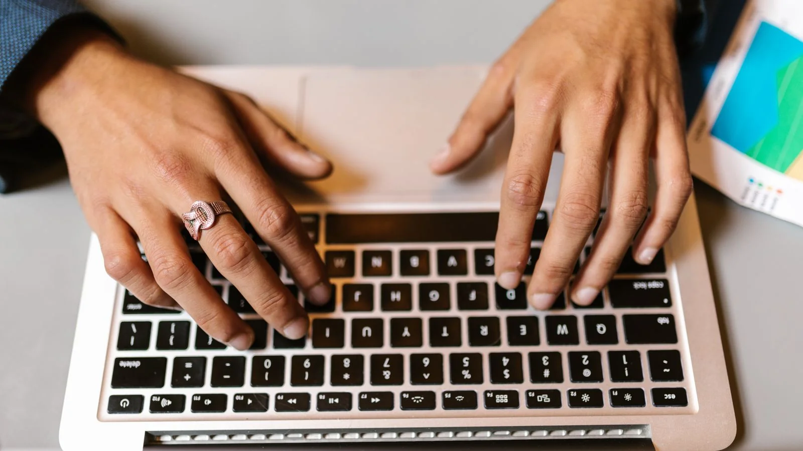 What Is a Media Pitch? (The 3-Sentence Version)