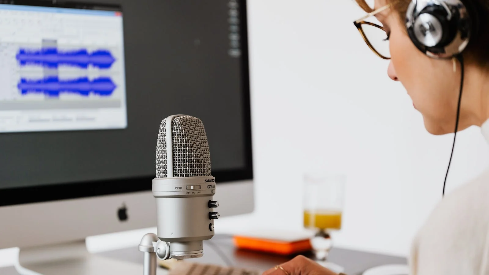 How to Define Your Personal Brand Voice (5 Steps)