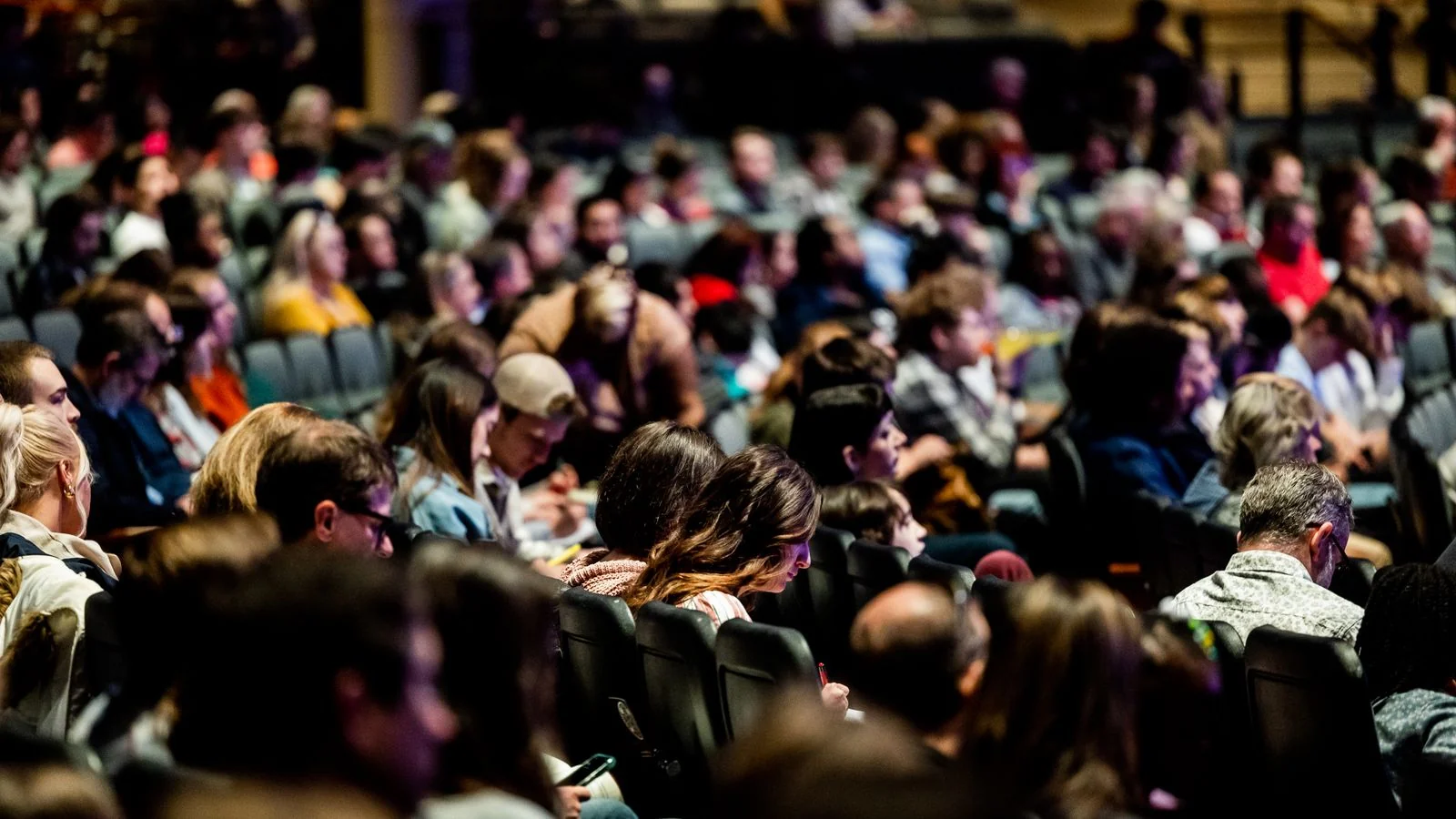 A full conference hall, the kind of moment a day-of press release captures.