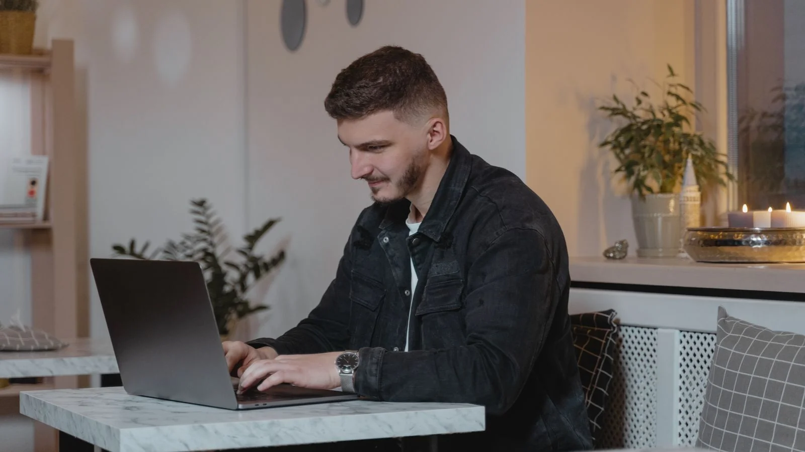 Side Hustle Statistics 2026 (27% of Adults, Down From 36%)