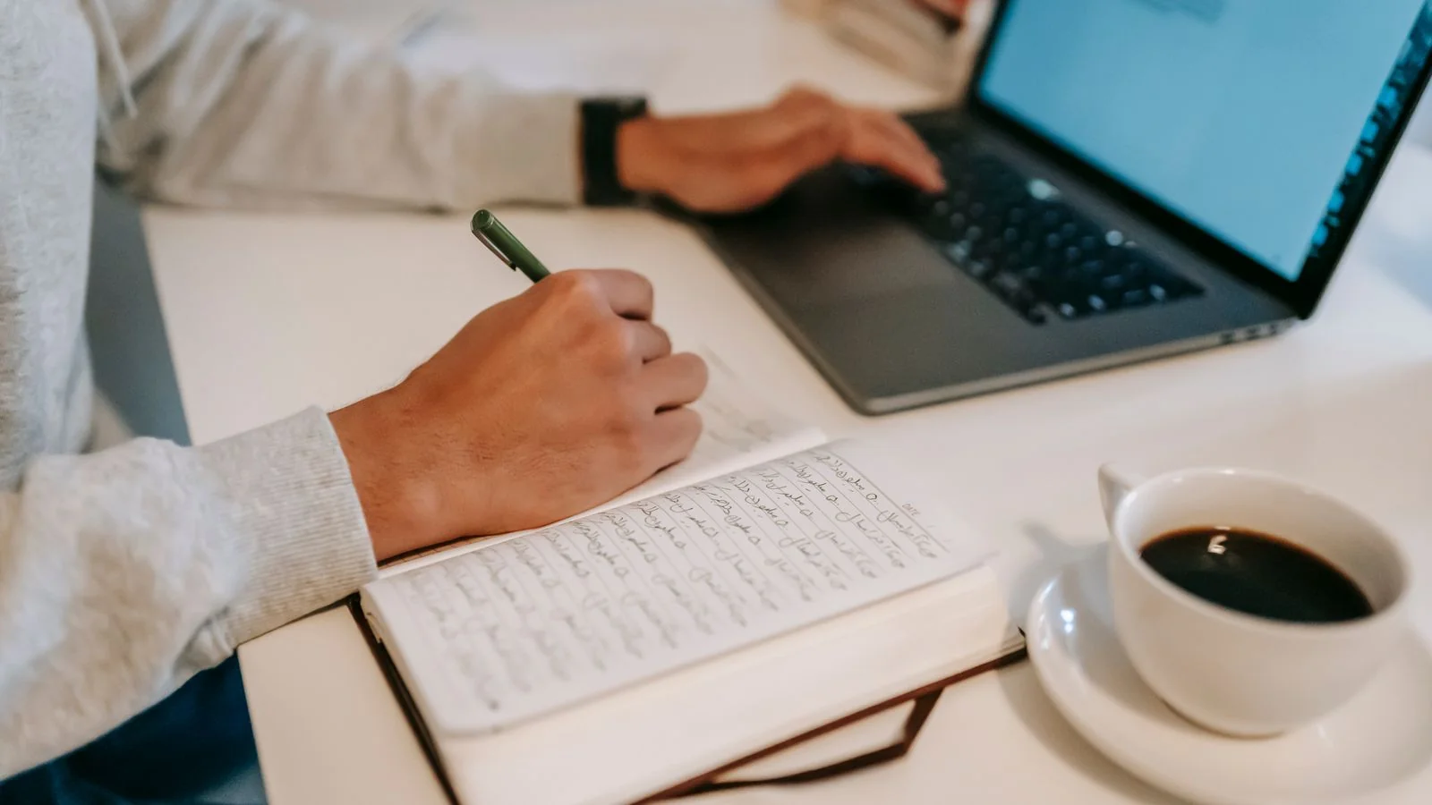 Substack vs beehiiv (2026): Which One Founders Should Pick