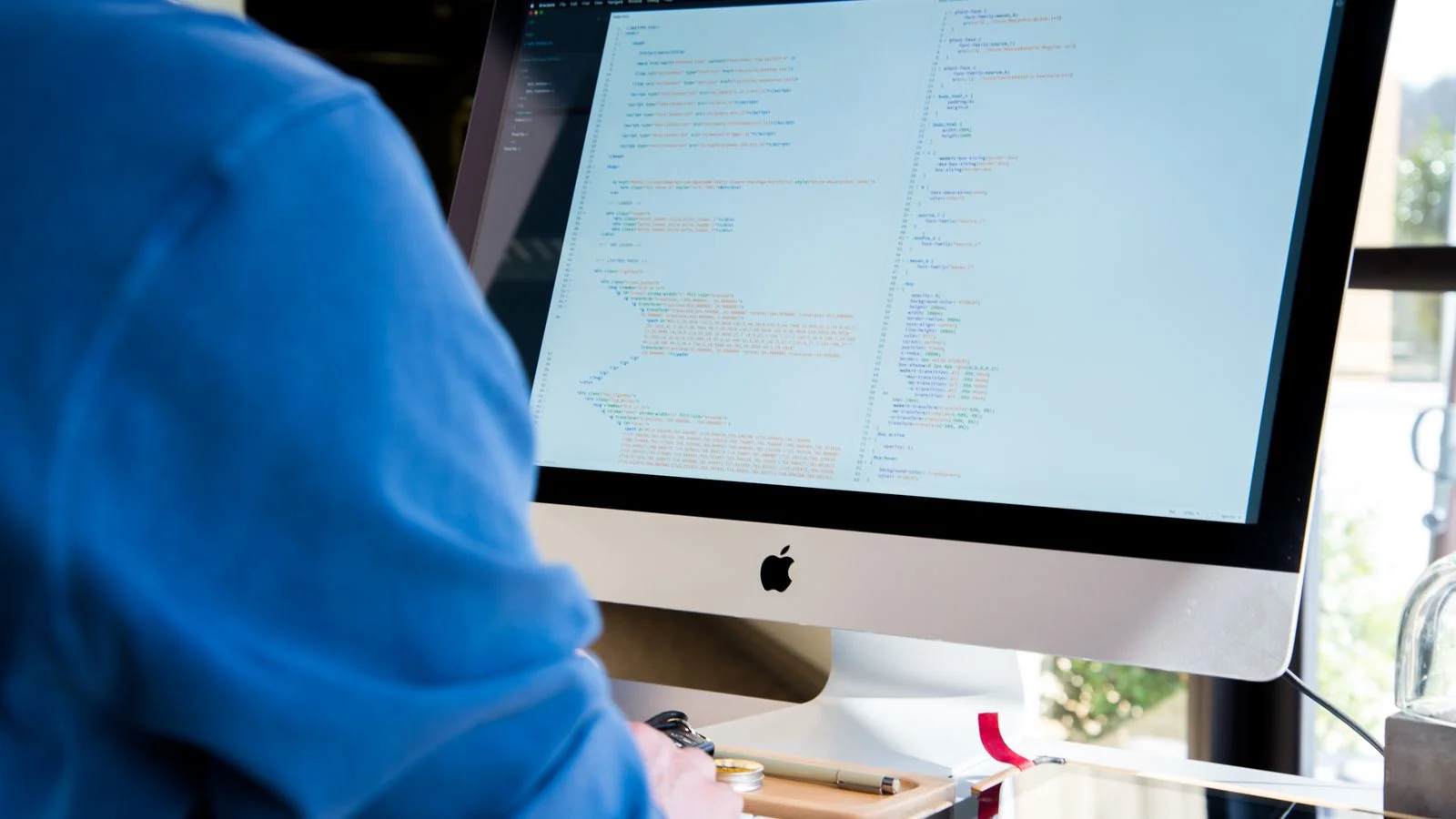 A developer working at a desktop, the daily reality behind every placement statistic