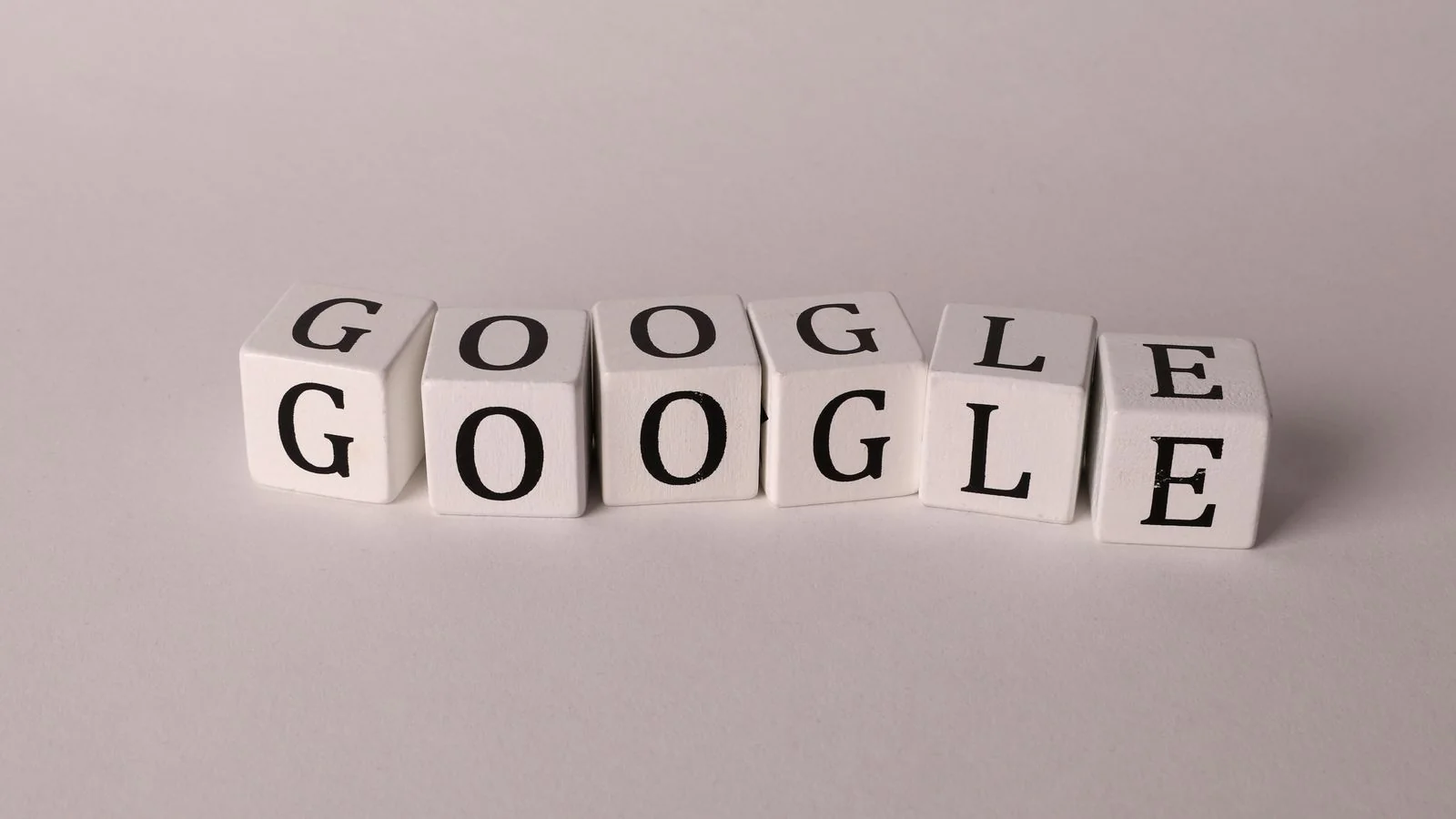 What Triggers a Knowledge Panel (5 Signals Ranked by Weight)