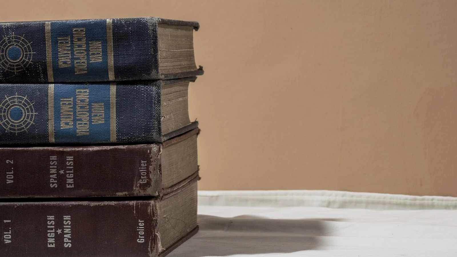 A stack of old encyclopedias and dictionaries, the reference sources Google's Knowledge Graph replaced